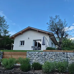 Au Fond Du Village Hébergement de vacances